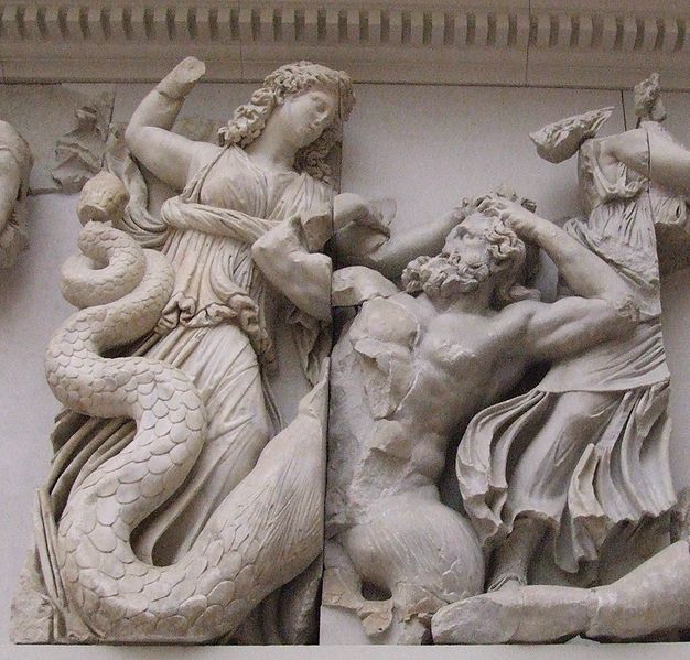 Файл:626px-Pergamonmuseum - Antikensammlung - Pergamonaltar 22 detail.jpg