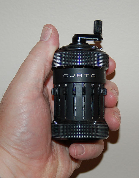 Файл:Curta01 hand arithmometer.jpeg