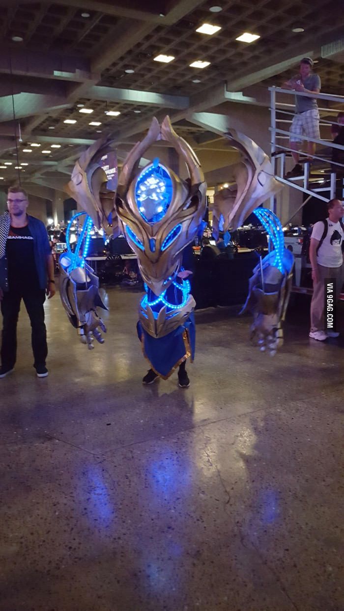 Starcraft косплей архонта с Dreamhack Montreal.jpg