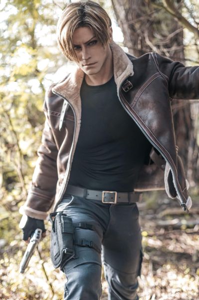 Файл:Косплей Леона Кеннеди 2 от Taryn Cosplay.jpg