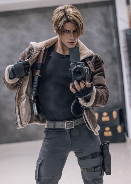 Файл:Косплей Леона Кеннеди 3 от Taryn Cosplay.jpg