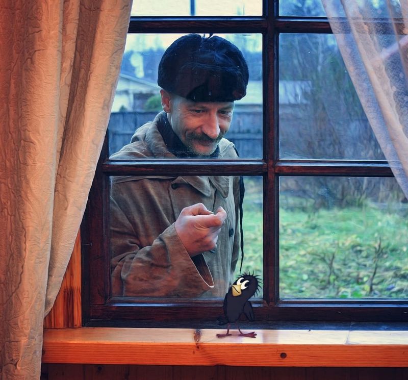 Косплей Печкина за окном.jpg
