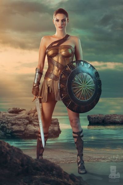 Файл:Косплей Чудо-Женщины 3 от Alyson Tabbitha.jpg