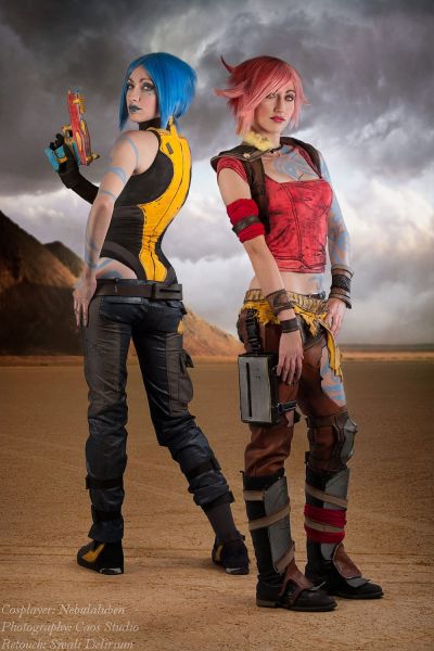 Файл:Borderlands - косплей Майи и Лилит.jpg