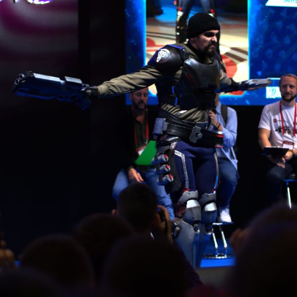 Файл:Overwatch Жнец косплей 2.jpg