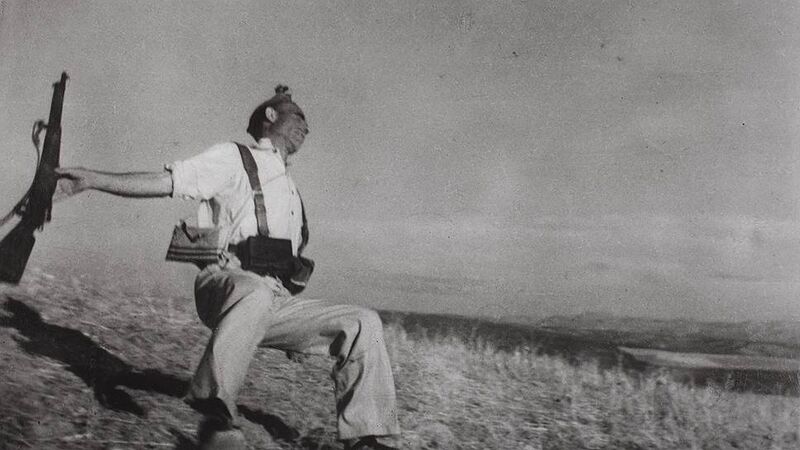 Файл:RobertCapa.jpg
