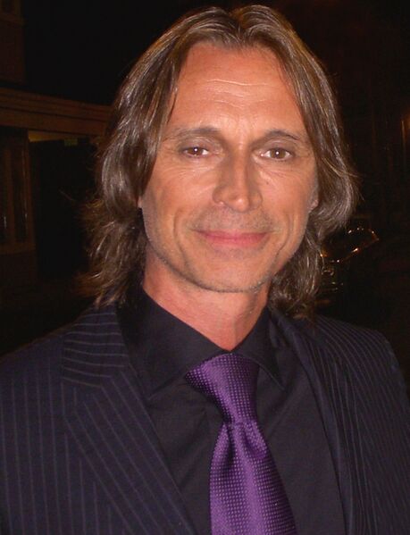 Файл:Robert Carlyle 2011 cropped.jpg