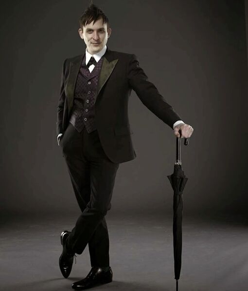 Файл:Robin-Taylor-Penguin-Gotham-Tuxedo.jpg